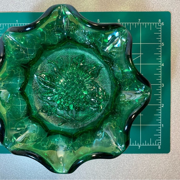Imperial Carnival Green Glass Ruffled Bowl with Embossed Grape Pattern Vintage - Picture 7 of 10